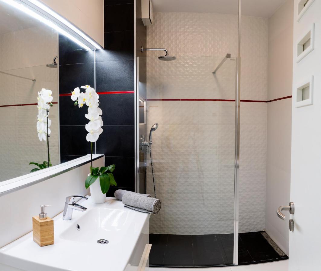 Sunshine Apartman With Free Parking Γκιόρ Εξωτερικό φωτογραφία