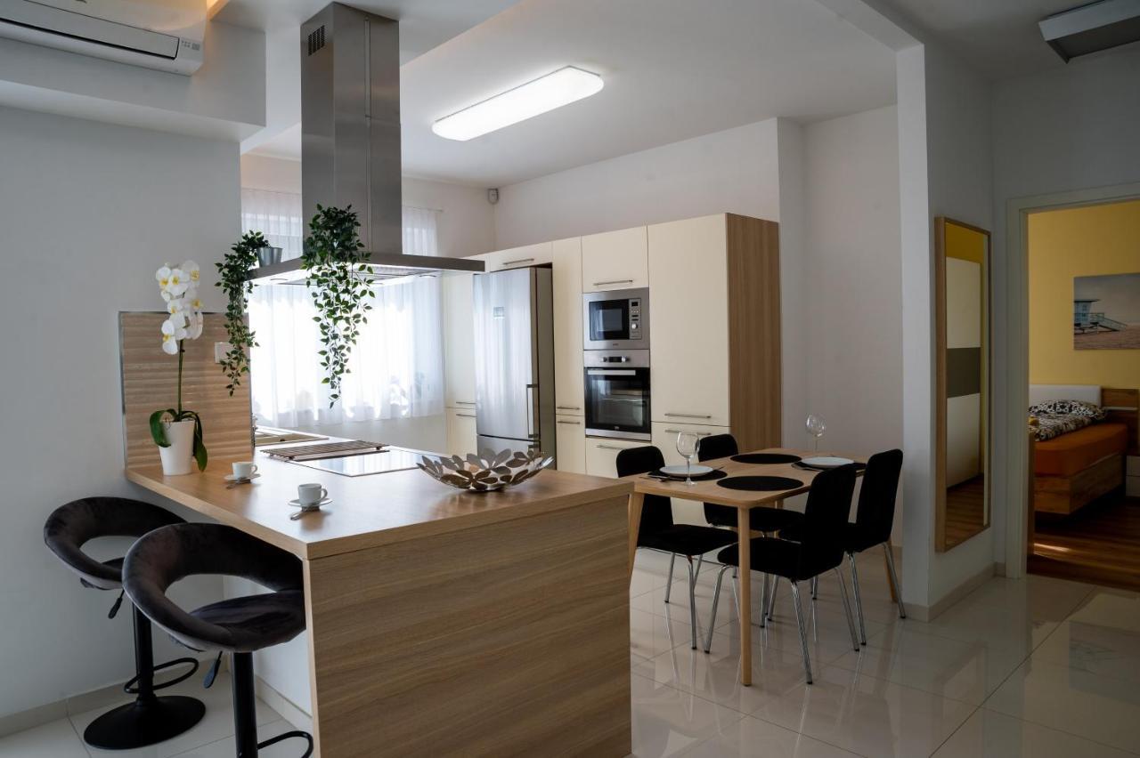 Sunshine Apartman With Free Parking Γκιόρ Εξωτερικό φωτογραφία