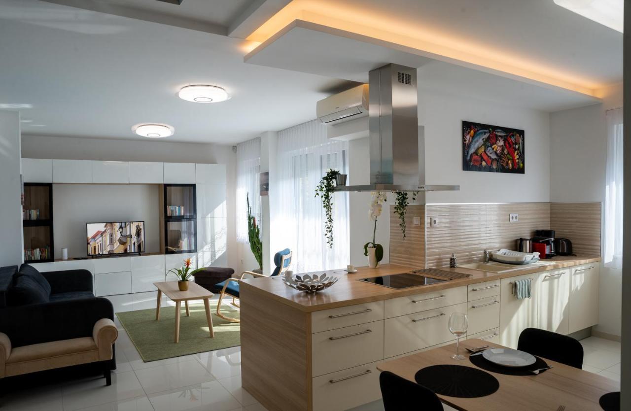 Sunshine Apartman With Free Parking Γκιόρ Εξωτερικό φωτογραφία